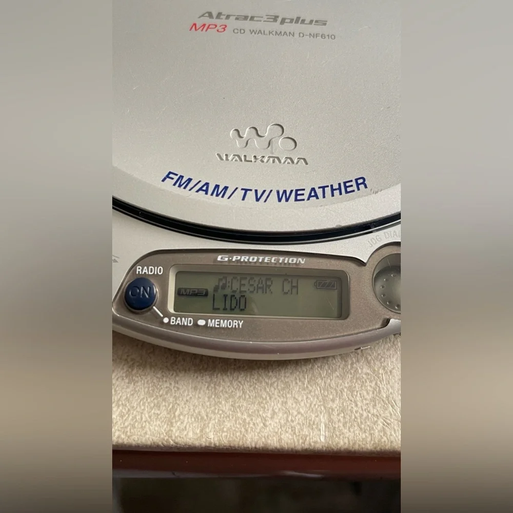 Sony Silver Walkman CD Player with FM/AM/TV